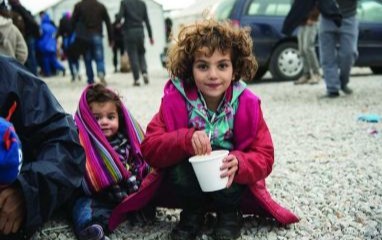 Geef drie warme maaltijden aan een kind in nood